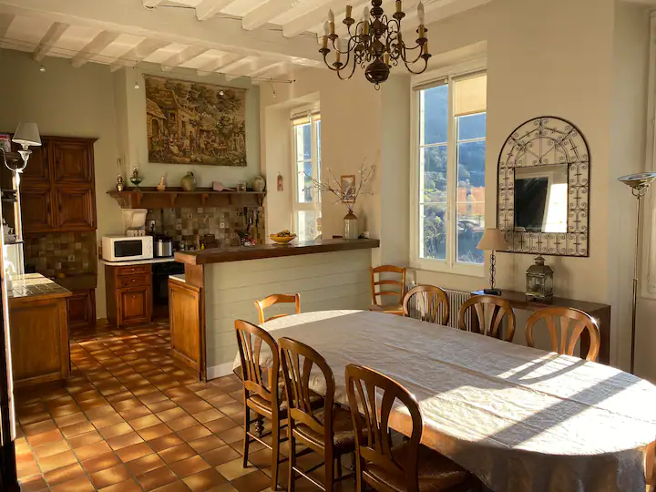 Salle à manger et cuisine