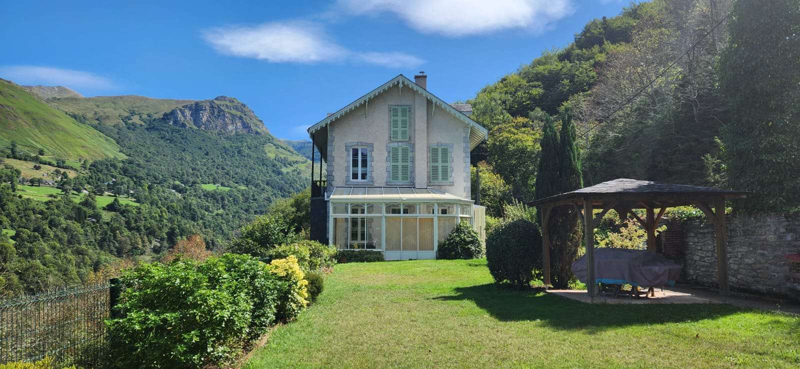 La Villa Bellevue gite de groupe pour famille façade Ouest
